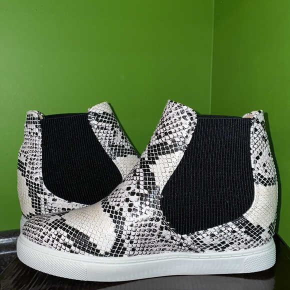 Outwoods Shoes - Wedge Sneakers